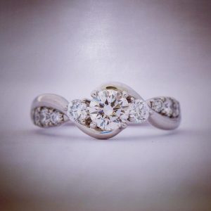 lab grown diamond engagement ring from www.sivisamari.com